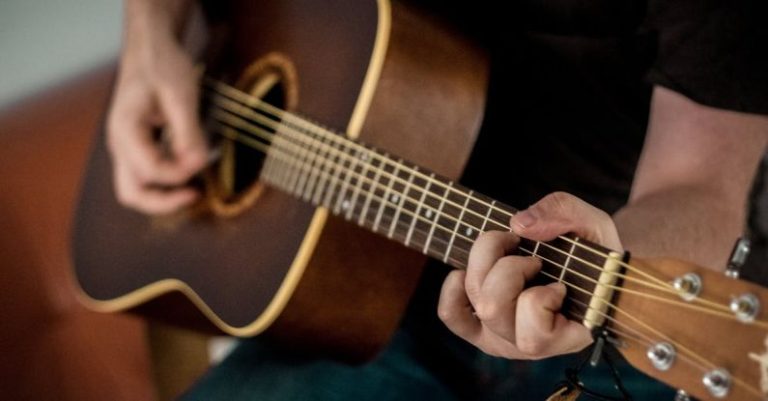 Learn to Play Guitar: a Beginner’s Guide